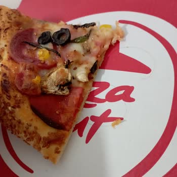 Pizza Hut Pizzamdan Saç Çıktı.
