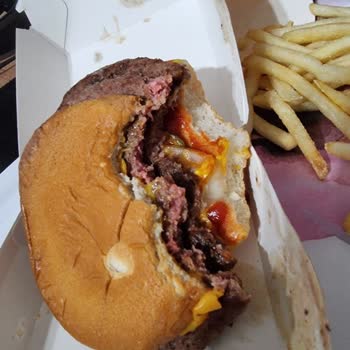McDonald's Pişmemiş Et Ve Mide Bulantısı