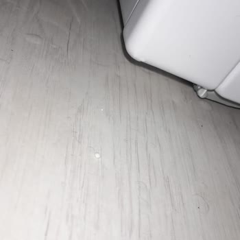 Beko Kmx 1000 Kurutma Makinesi Sağ Köşeden Su Akıtıyor