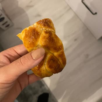 Pakmaya Sert Yapıyor Ve Kabartmıyor