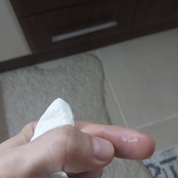 Sensodyne Ağızda Soyulma Yaratan Diş Macunu