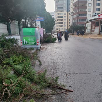 Onikişubat Belediyesi Okul Yolunda Sıkıntı Büyük
