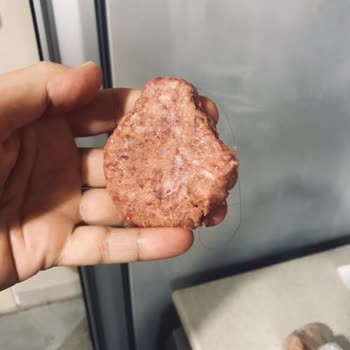 BİM'de Satılan Emin Et Köftede Saç Teli Çıkması