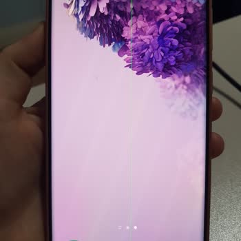 Samsung S20+ Ekranda Dikey Yeşil Çizgi Belirdi