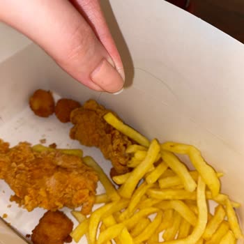 KFC Yemekten Kıl Çıktı İğrendim Yemeğim Çöp Oldu
