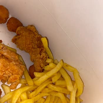 KFC Yemekten Kıl Çıktı İğrendim Yemeğim Çöp Oldu