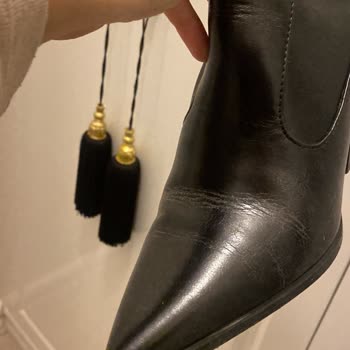 Mango Fermuar Kapatmalı Sivri Botum Kırılma Ve Soyulma Oldu