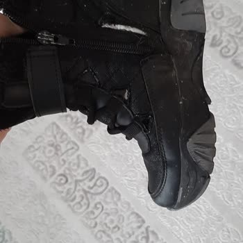 FLO Ayakkabı 4 Ayda Yırtılan Bot