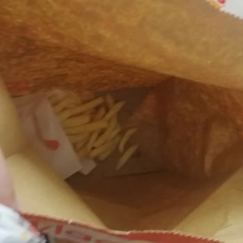 Burger King Paket İstedim Tepsiye Koymuşlar