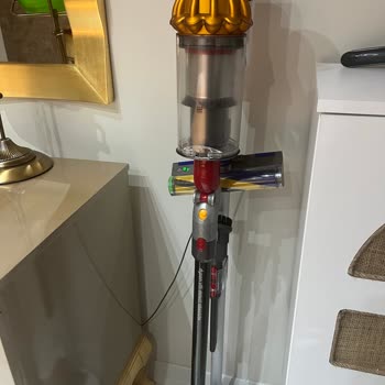 Dyson V15 Süpürgemin Sorun Olmasına Rağmen Değişim Yapılmıyor