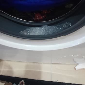 Kopuklu Bırakması Perwoll Deterjanın