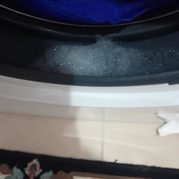 Kopuklu Bırakması Perwoll Deterjanın