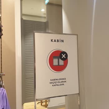 Torium AVM Koton Da Kadın Kabinleri Neden Hep Kapalı?