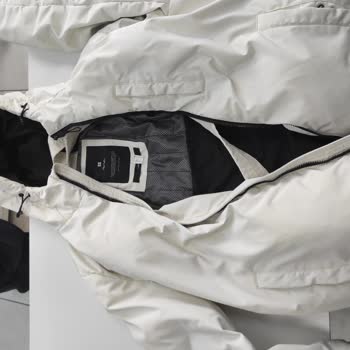 Avva Giyim Kalitesiz Mont Ve İlgisiz Satıcı Sorunu