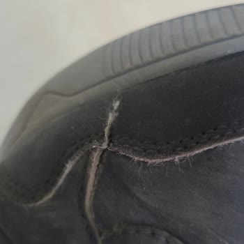 Jump Ayakkabım Da Yan Tarafında Kırılma Oldu.