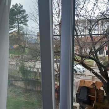 Türk Telekom'un Bağlamış Olduğu Kablolar Camımın Önüne Sarkmış