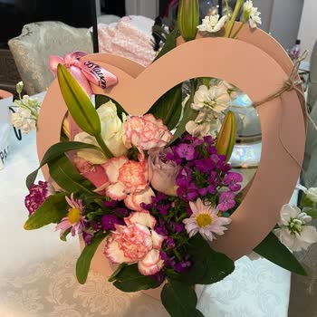 Lilyana Flowers Tam Bir Saçmalık