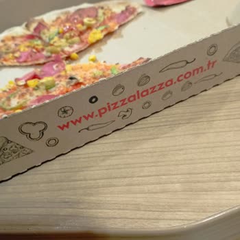 PizzaLazza Nın Müşterilerine Verdiği Ölü Pizza