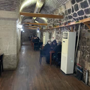 Köfteci Yusuf Balibeyhan Boş Boş Oturan İnsanlar!