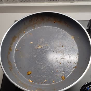 Karaca Züccaciye Karaca Swiss Crystal Tava Yanıyor Ve Yapışıyor