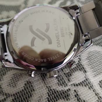 Daniel Klein Saatimin Arka Kapağı Soyulmuş