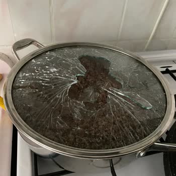 Karaca Züccaciye Tencere Kapağı Patlaması