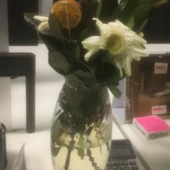 Osevio.com / Solmuş Ve Soluk Çiçek Ve Zamanında Teslim Edilemeyen