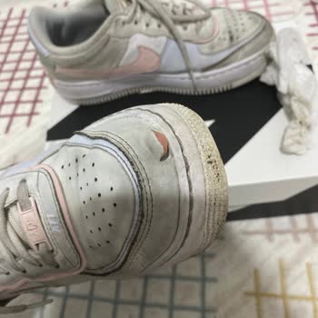 Nike Ayakkabı Önü Yırtık