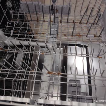 Beko D2 5001 Es Bulaşık Makinesi Alt Ve Üst Raflar Paslandı Parçalandı