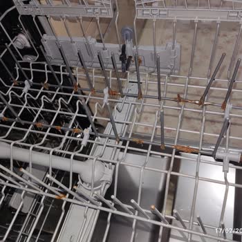 Beko D2 5001 Es Bulaşık Makinesi Alt Ve Üst Raflar Paslandı Parçalandı