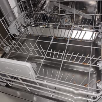 Beko D2 5001 Es Bulaşık Makinesi Alt Ve Üst Raflar Paslandı Parçalandı