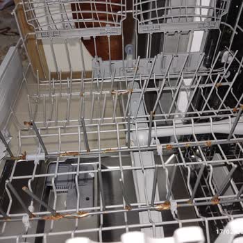 Beko D2 5001 Es Bulaşık Makinesi Alt Ve Üst Raflar Paslandı Parçalandı