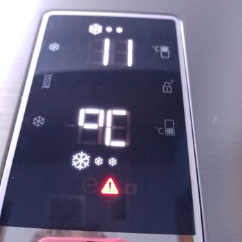 Beko Buzdolabı Elektrik Kesintisi Nedeniyle Sıcaklık Arızası Verdi