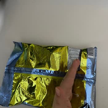 Patiswiss Pakete 1 Yemek Kaşığı Cips Koymuş Oda Bozuk.