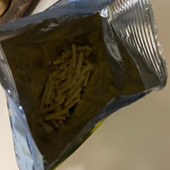 Patiswiss Pakete 1 Yemek Kaşığı Cips Koymuş Oda Bozuk.