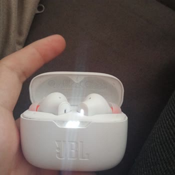 JBL Tune 230nc Tws Kulaklığın Sol Teki Şarj Olmuyor