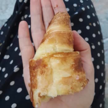 BİM'den Alınan Kruvasan