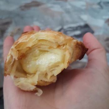 BİM'den Alınan Kruvasan