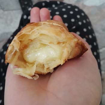 BİM'den Alınan Kruvasan