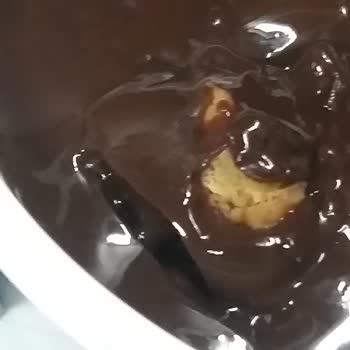 Şok Marketler STT Geçmemiş Ama Bozulmuş Profiterol