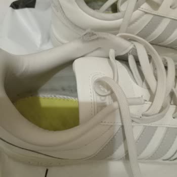 Adidas Ayakkabı 5. Günde Yırtılması