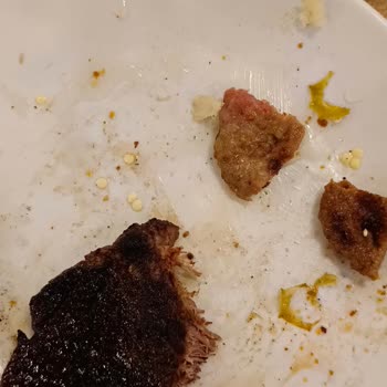 Köfteci Yusuf Çiğ Yemek Servis Ediliyor