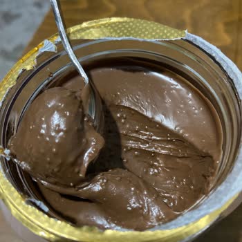 Nutella İçinde Pütür Pütür Bir Şey Var