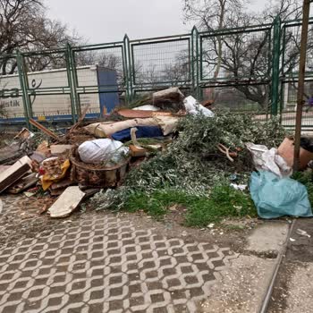 Osmangazi Belediyesi Hamitler Mahallesi Çevrede Çöp Yığıntıları❗️