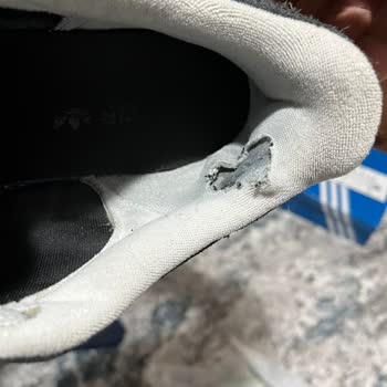 Adidas Ayakkabımın Kalitesizliği Ve Mağazanın İlgisizliği