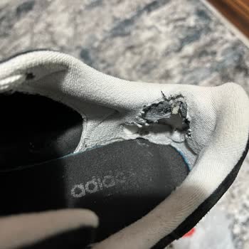 Adidas Ayakkabımın Kalitesizliği Ve Mağazanın İlgisizliği