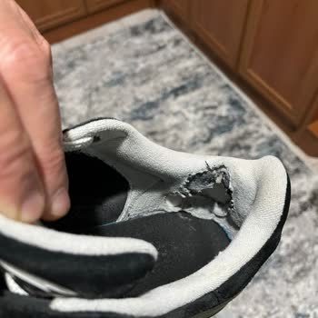 Adidas Ayakkabımın Kalitesizliği Ve Mağazanın İlgisizliği