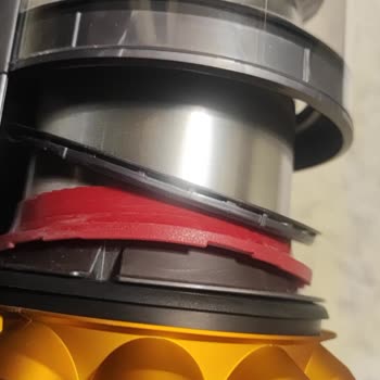 Dyson V15 Toz Haznesinden Çıkan Ve Takılamayan Plastik Parça