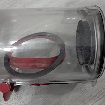 Dyson V15 Toz Haznesinden Çıkan Ve Takılamayan Plastik Parça