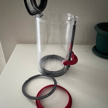 Dyson V15 Toz Haznesinden Çıkan Ve Takılamayan Plastik Parça